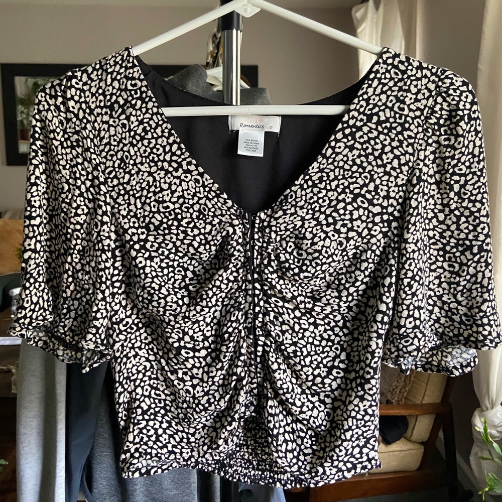 Small patterned cute top